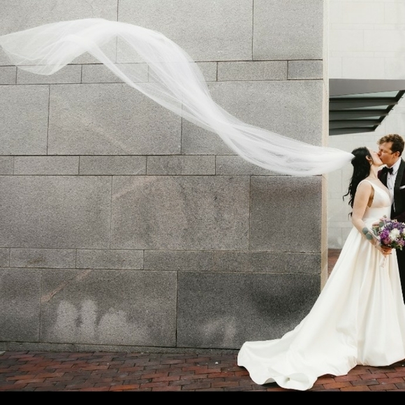 White Cathedral Length Veil - Picture 1 of 3